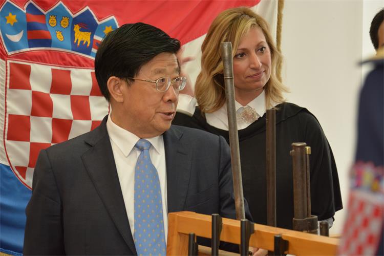 Slika slike/2019//kineski ministar 18.jpg